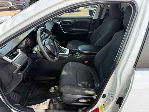 Used 2021 Toyota RAV4 LE FWD image 11