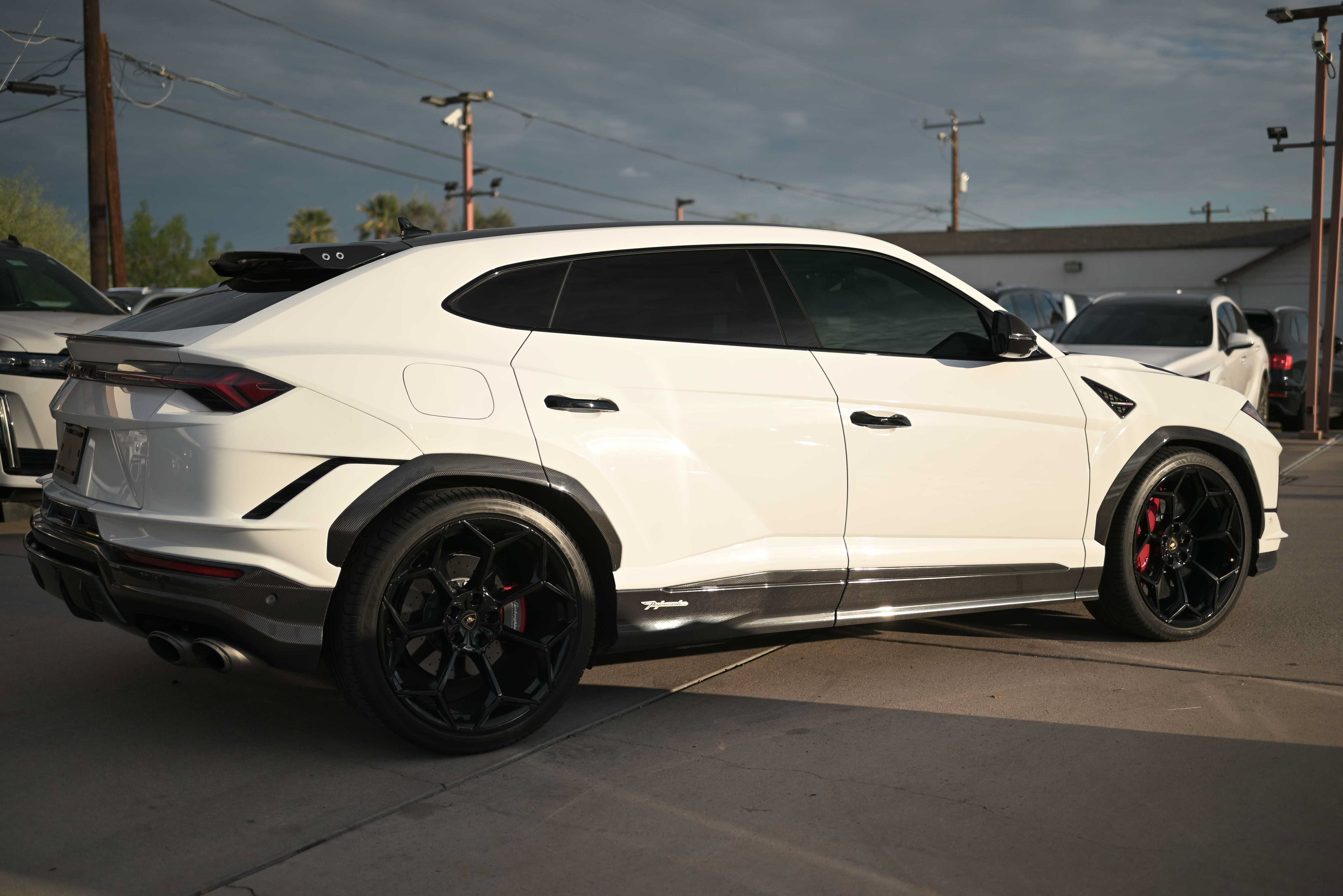 Used 2023 Lamborghini Urus Performante AWD/4WD image 6