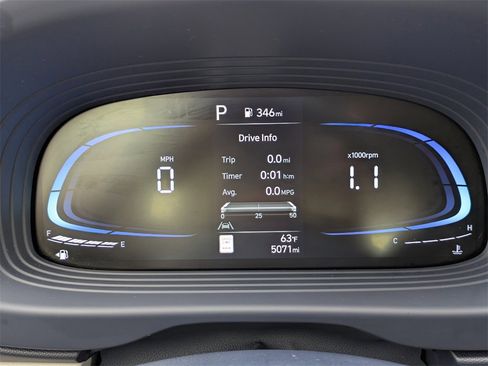 Used 2025 Hyundai Venue Limited image 28