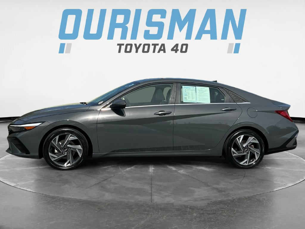 Used 2025 Hyundai Elantra Limited FWD image 4