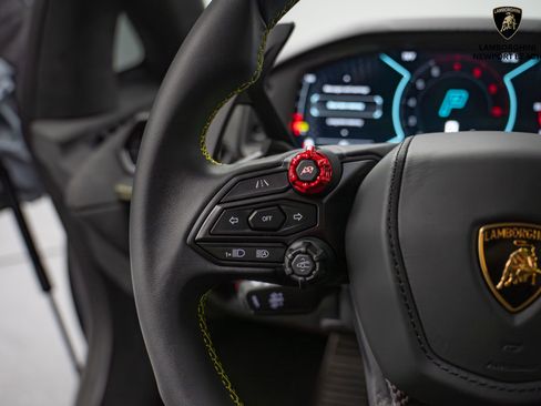 Used 2024 Lamborghini Revuelto image 34