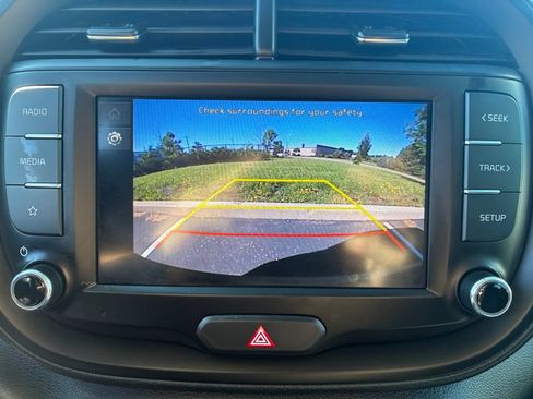 Certified 2025 Kia Soul LX w/ LX Technology Package FWD image 22