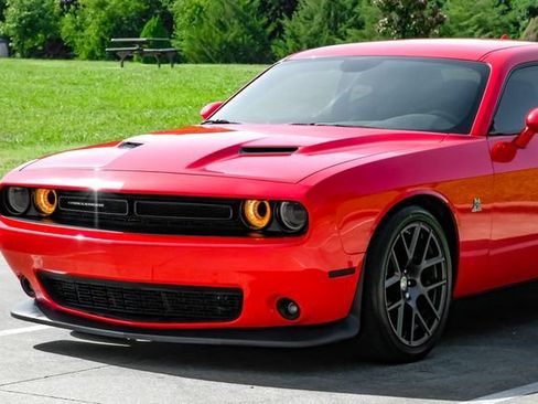 Used 2016 Dodge Challenger R/T Scat Pack RWD image 7