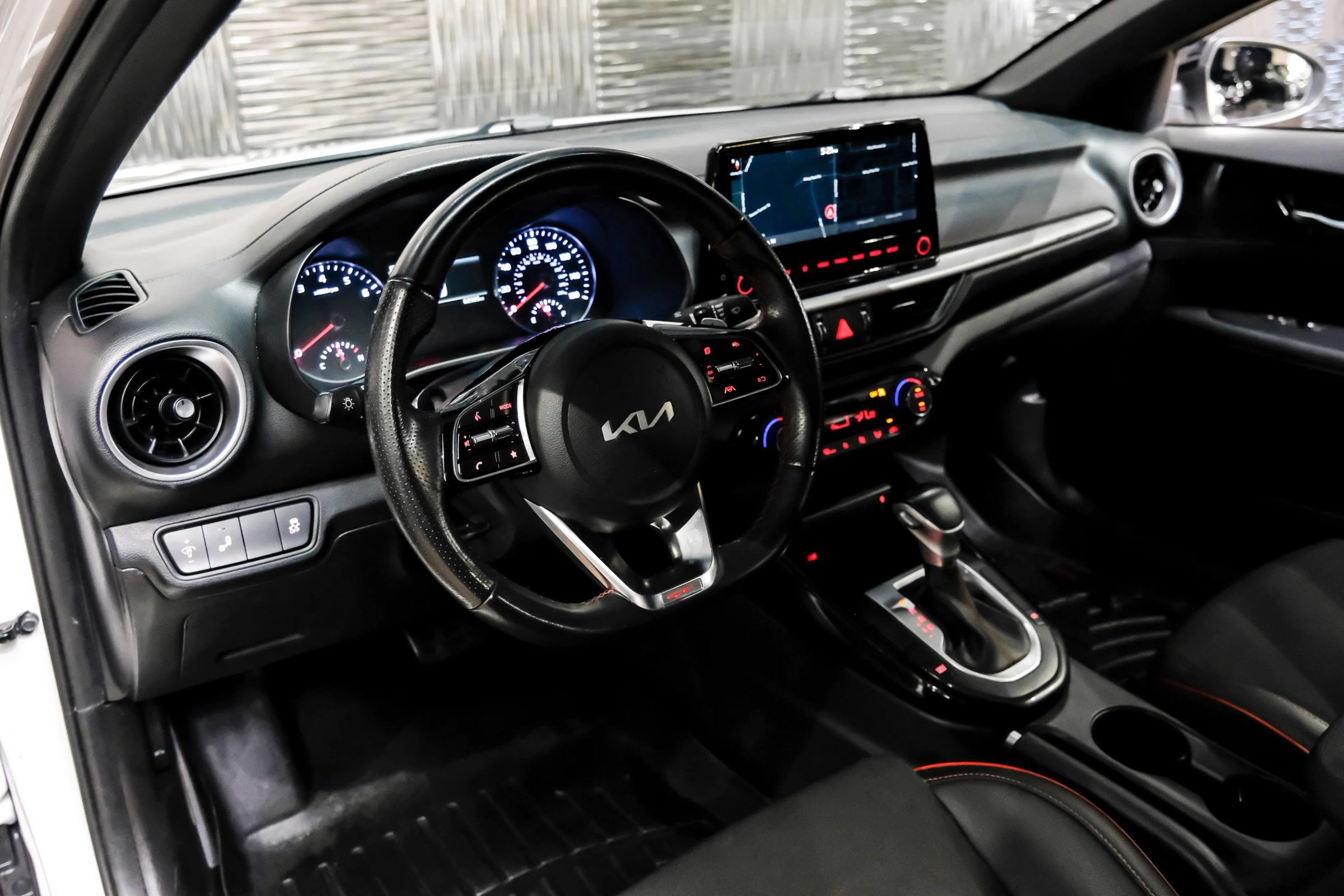 Used 2022 Kia Forte GT FWD image 3