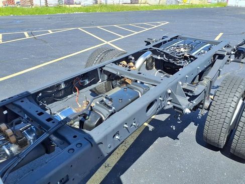Used 2025 Ford F550 2WD Regular Cab Super Duty image 22