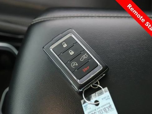 Used 2021 Jeep Grand Cherokee L Limited w/ Luxury Tech Group II image 3