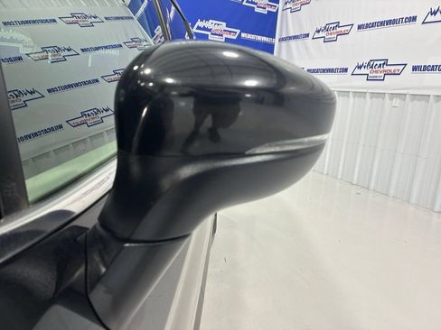 Used 2023 Chrysler Pacifica Touring-L FWD image 11