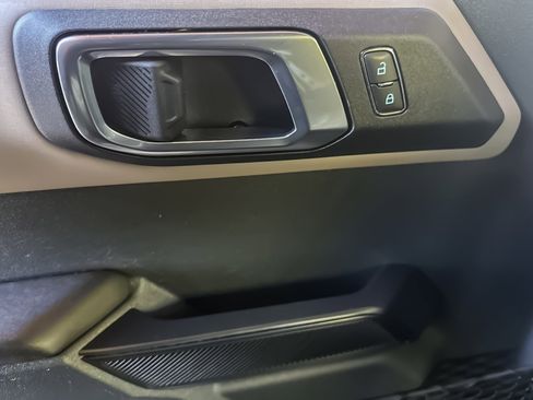 Used 2024 Ford Bronco Wildtrak image 11