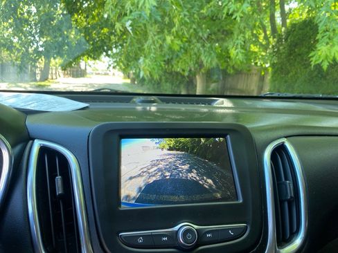 Used 2019 Chevrolet Equinox LT FWD image 11