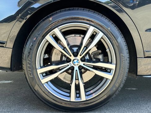 Used 2022 BMW X7 xDrive40i w/ M Sport Package AWD/4WD image 12