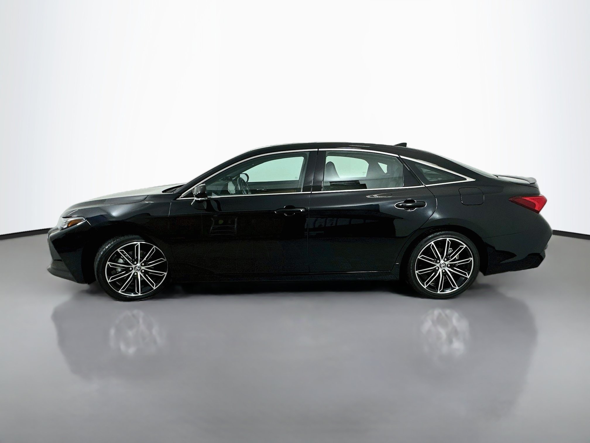 Used 2022 Toyota Avalon Touring w/ Advanced Safety Package FWD image 4