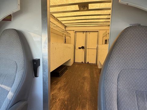 Used 2015 GMC Savana 3500 image 37