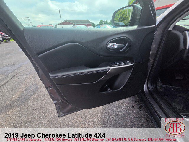 Used 2019 Jeep Cherokee Latitude Plus w/ Cold Weather Group AWD/4WD image 9