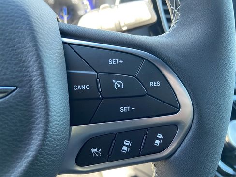 New 2026 Chrysler Pacifica Select image 17