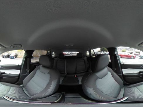 Used 2025 Chevrolet Trax LT image 36