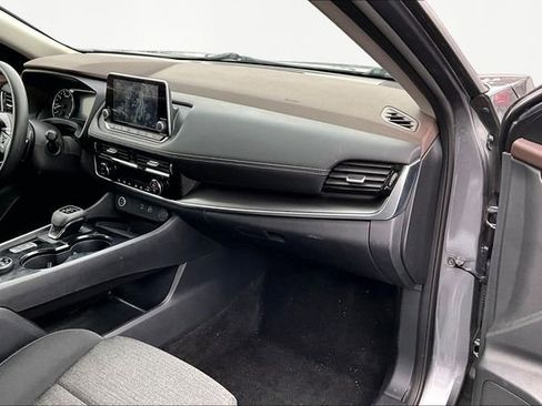 Used 2023 Nissan Rogue SV image 18