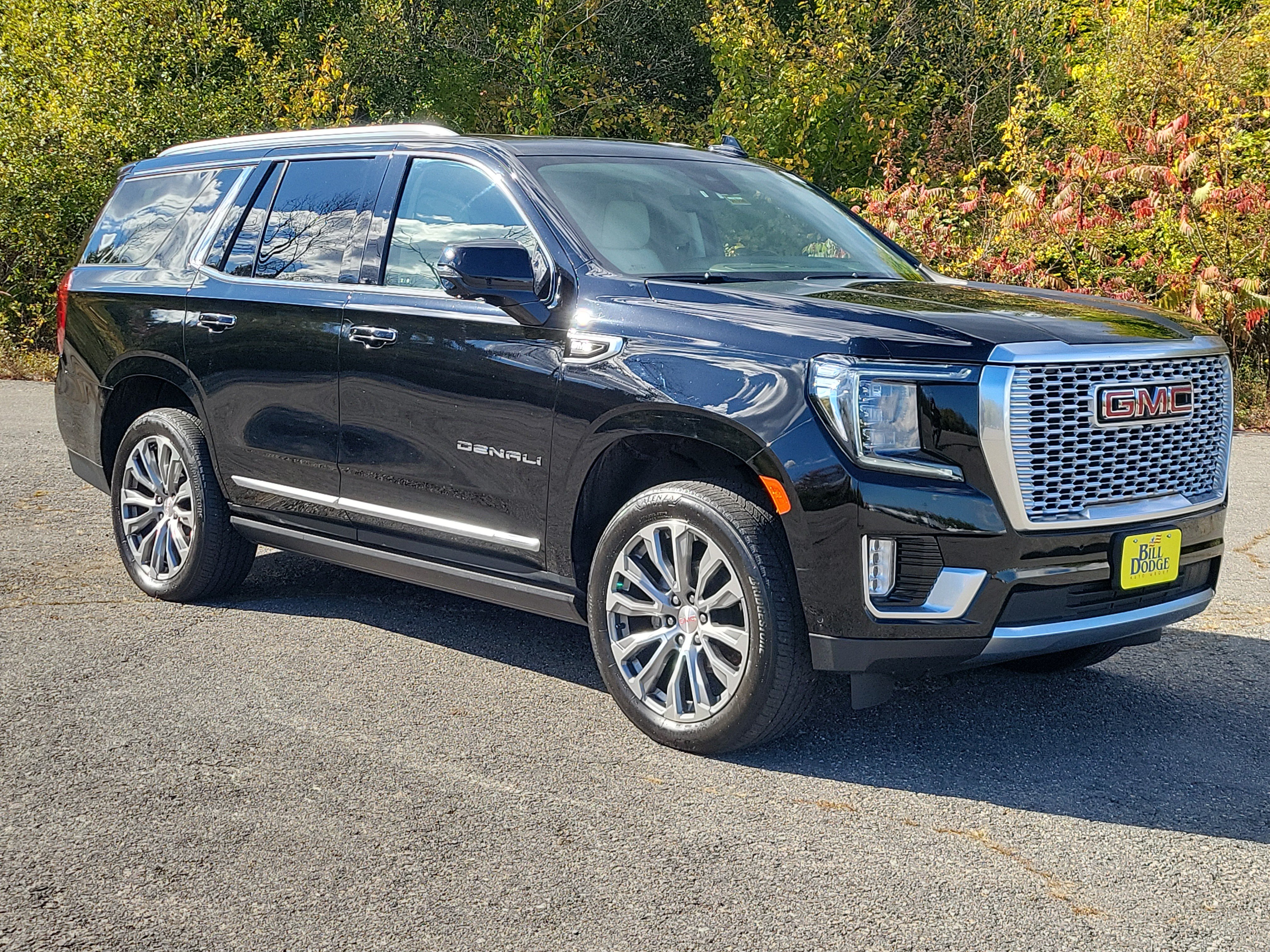 Used 2023 GMC Yukon Denali AWD/4WD image 3