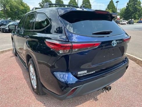 Used 2021 Toyota Highlander LE image 3