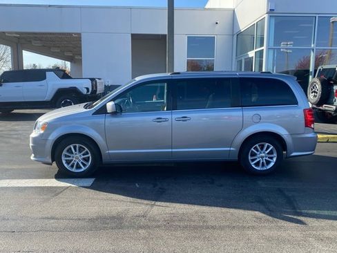 Used 2019 Dodge Grand Caravan SXT image 6