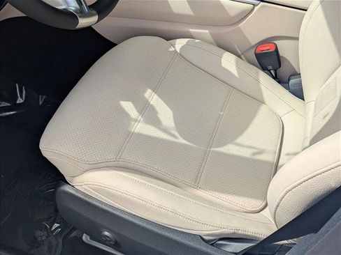 Used 2026 Mercedes-Benz GLC 300 image 4