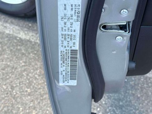 Used 2017 Dodge Journey SXT FWD image 18
