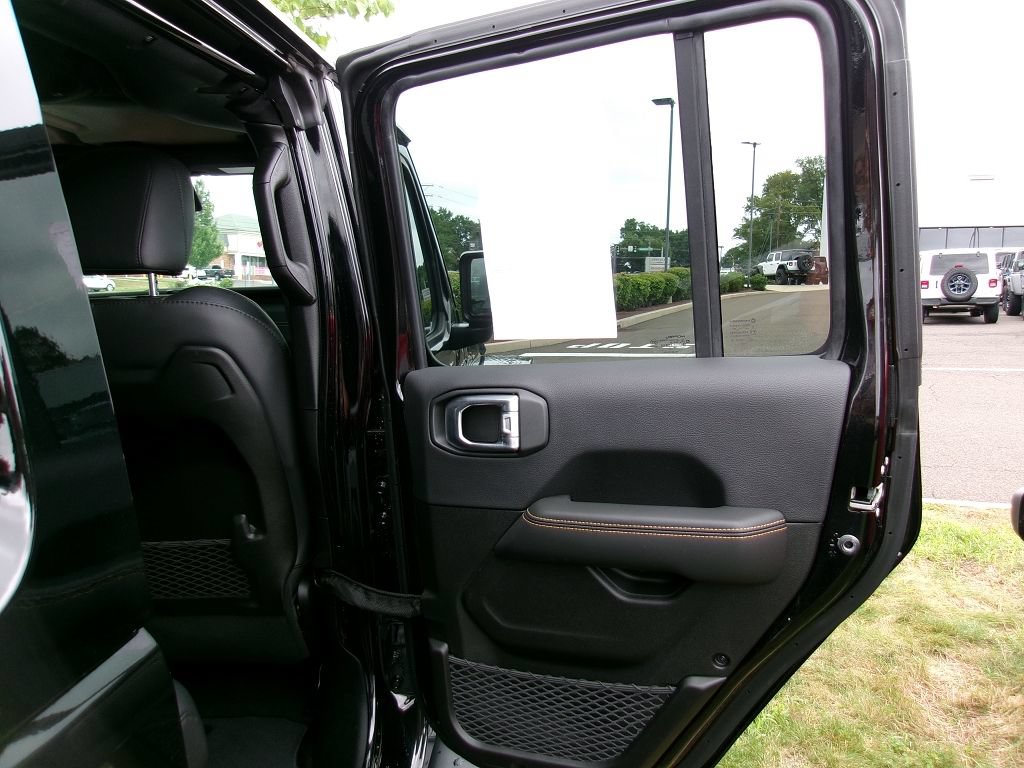 Certified 2024 Jeep Wrangler Unlimited Sahara AWD/4WD image 9