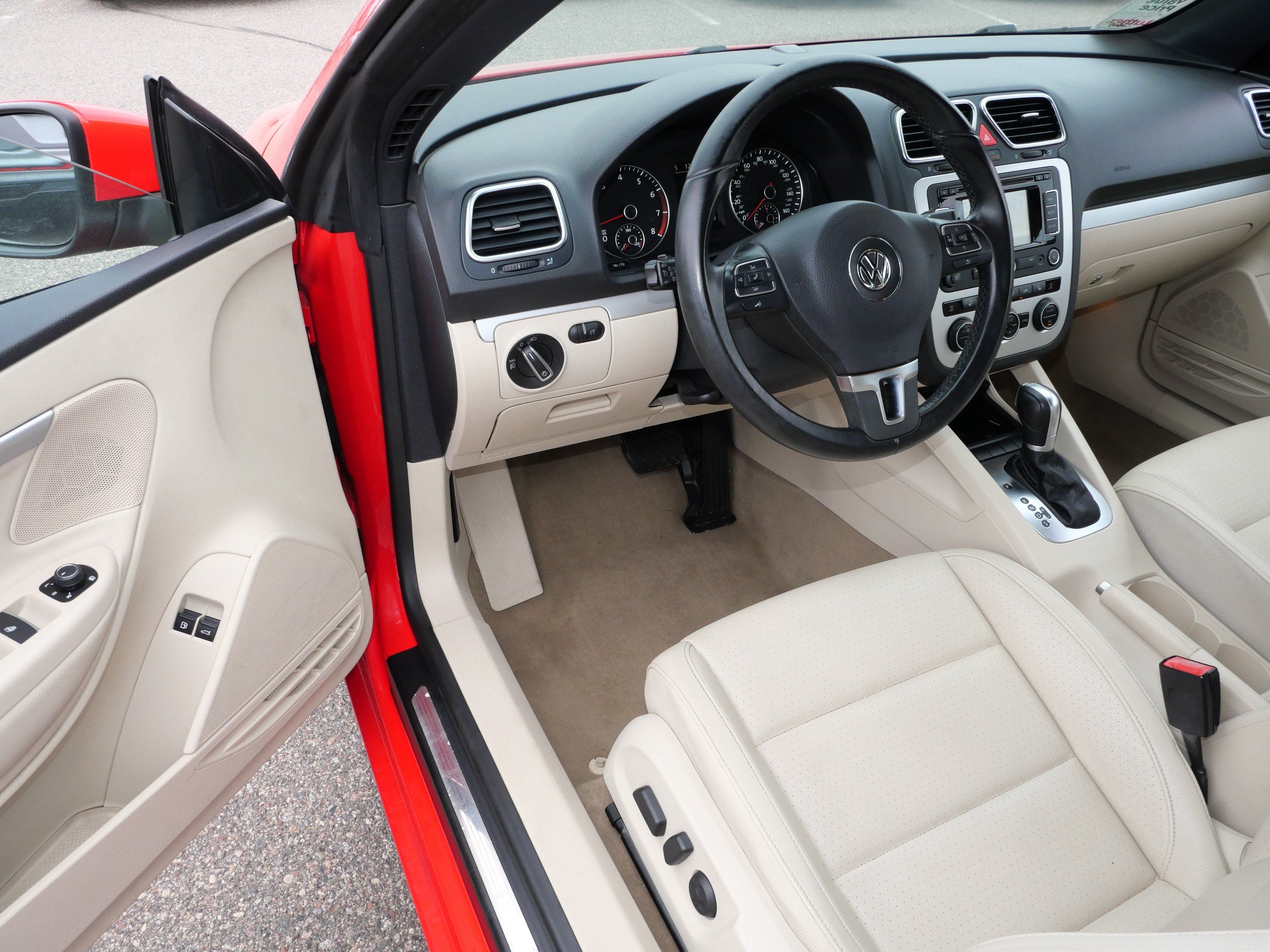 Used 2015 Volkswagen Eos Komfort FWD image 9