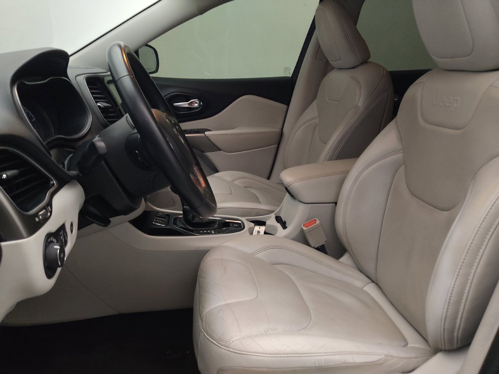 Used 2019 Jeep Cherokee Limited FWD image 17
