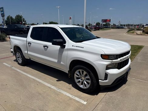 Used 2019 Chevrolet Silverado 1500 Custom w/ Infotainment Package RWD image 4