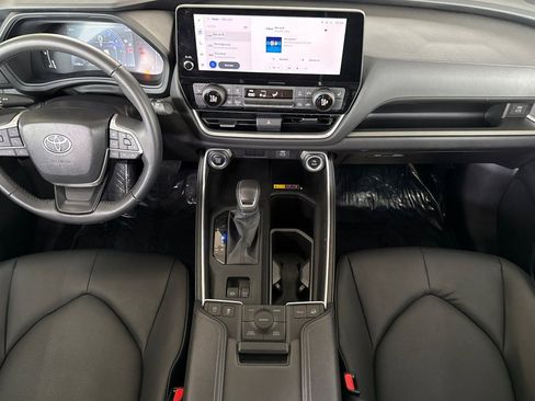 Certified 2025 Toyota Grand Highlander AWD image 17