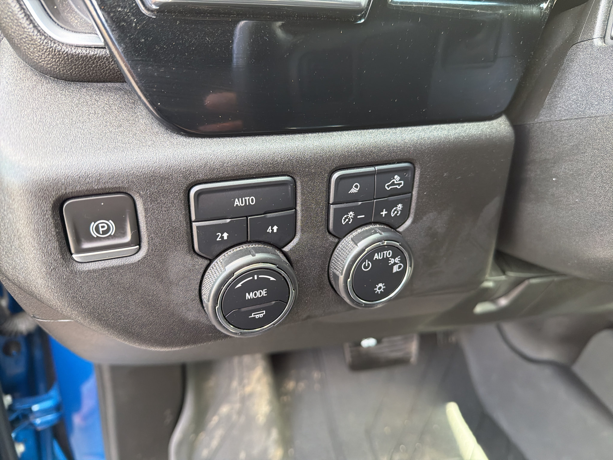 Used 2023 Chevrolet Silverado 1500 LT w/ Safety Package AWD/4WD image 18
