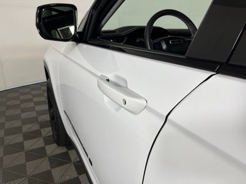 Used 2023 Jeep Grand Cherokee Limited w/ Luxury Tech Group II image 13