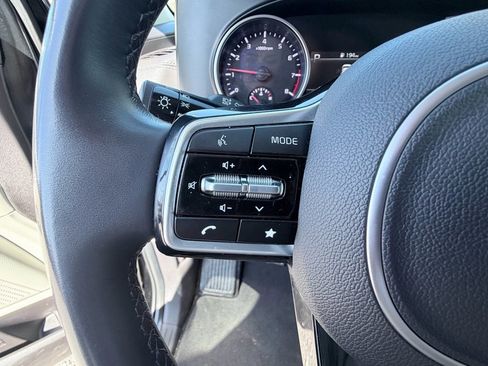 Used 2024 Kia Carnival LX image 13