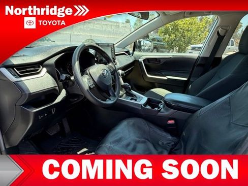 Used 2021 Toyota RAV4 LE w/ Carpet Mat Package (TMS) AWD/4WD image 5