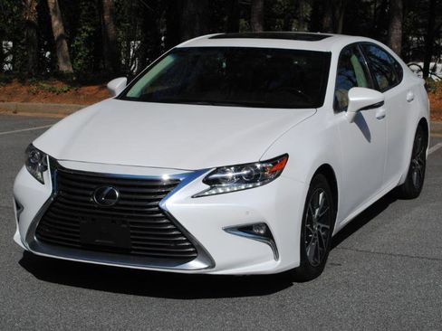 Used 2017 Lexus ES 350 Premium w/ Navigation System Package image 5