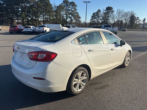 Used 2019 Chevrolet Cruze LT w/ Convenience Package image 8