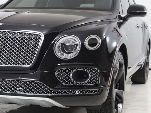 Used 2018 Bentley Bentayga image 74
