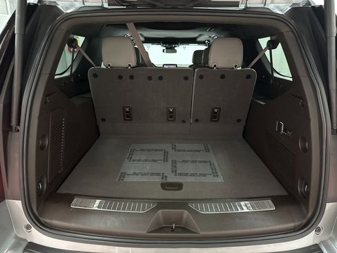 Used 2023 Chevrolet Suburban Z71 w/ Luxury Package image 36