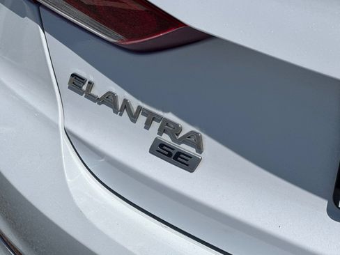 Used 2018 Hyundai Elantra SE FWD image 23