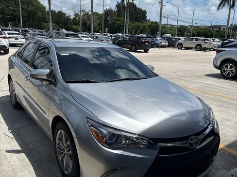 Used 2015 Toyota Camry SE FWD image 1