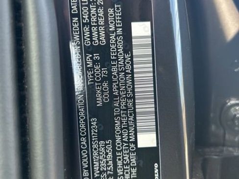 Certified 2025 Volvo XC60 B5 Plus image 28