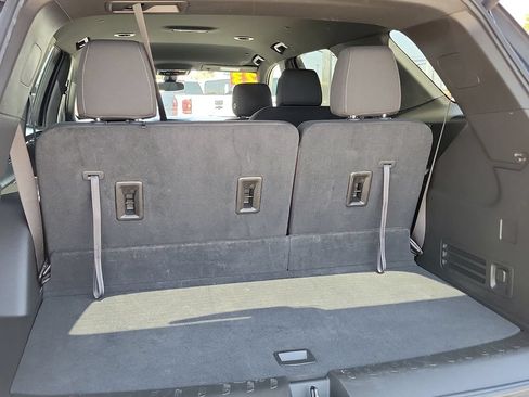 Used 2023 Chevrolet Traverse LT AWD/4WD image 18