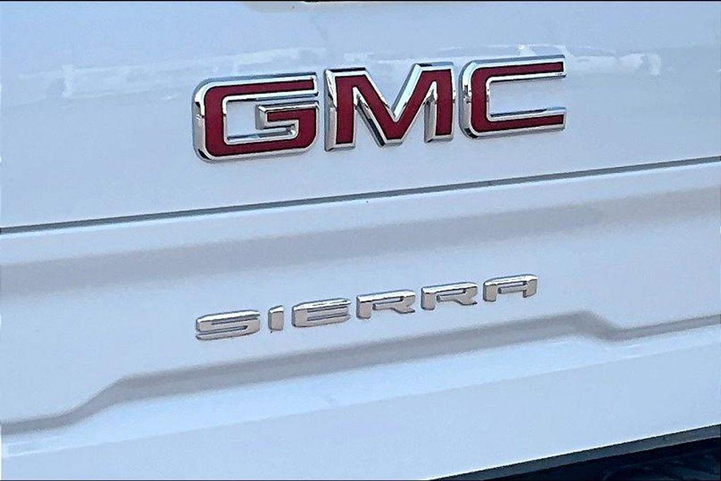 Used 2024 GMC Sierra 1500 AT4 w/ AT4 Preferred Package AWD/4WD image 8