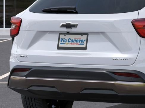 New 2026 Chevrolet Trax ACTIV w/ Sunroof Package FWD image 14
