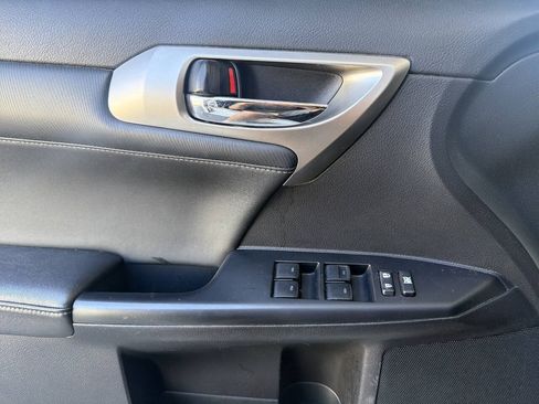 Used 2014 Lexus CT 200h FWD image 28