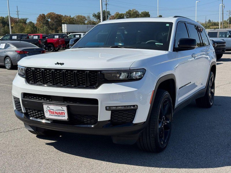 Used 2025 Jeep Grand Cherokee L Limited w/ Black Appearance Package AWD/4WD image 8