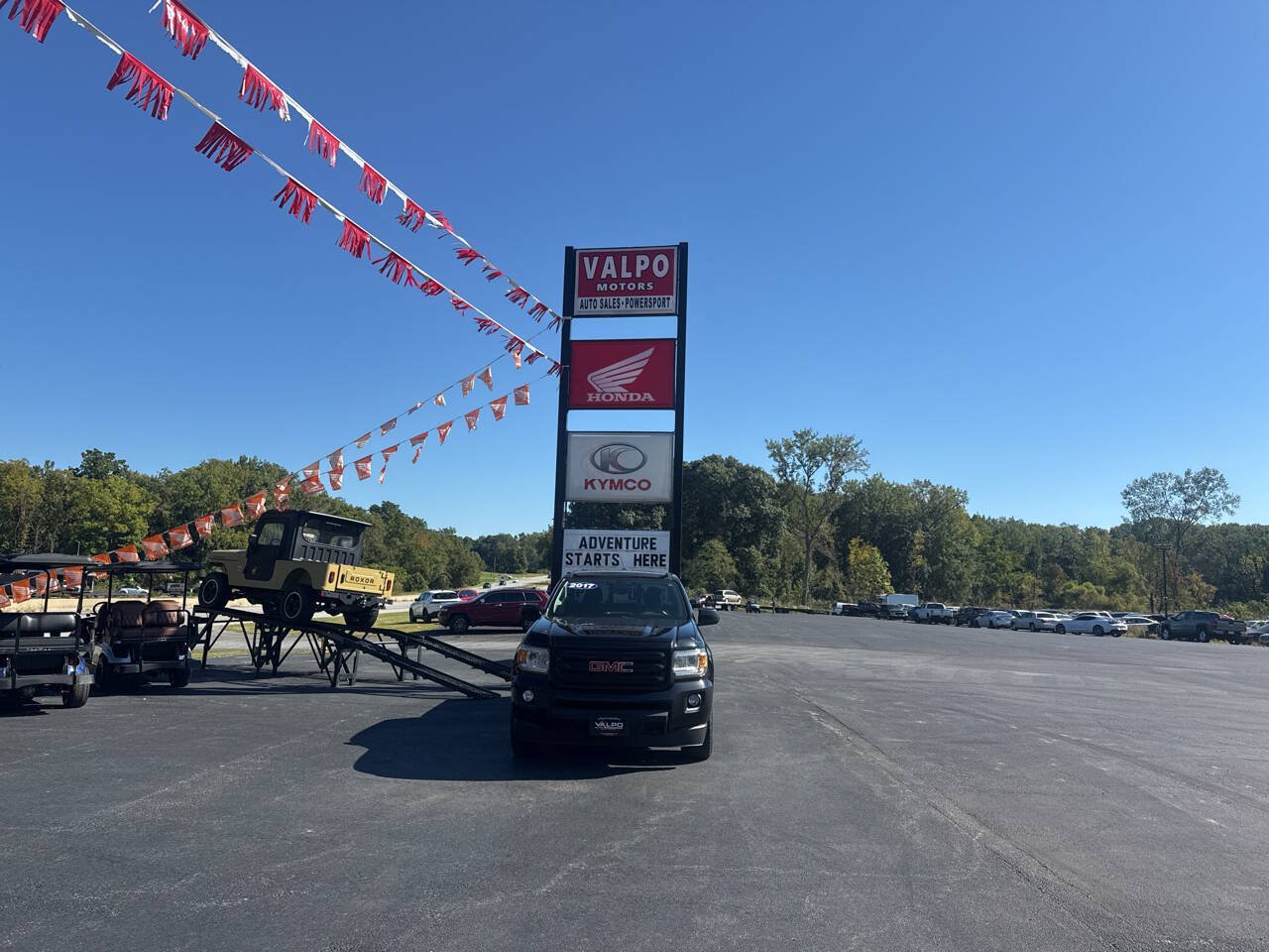 Used 2017 GMC Canyon SLE w/ Nightfall Edition AWD/4WD image 2