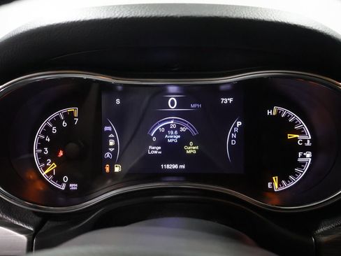 Used 2019 Jeep Grand Cherokee Laredo AWD/4WD image 39