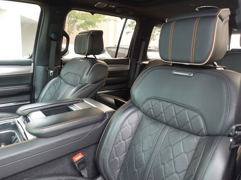 Used 2023 Jeep Grand Wagoneer Series III w/ HD Trailer Tow Package AWD/4WD image 24