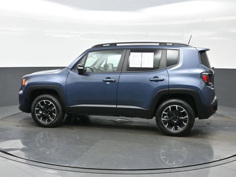Used 2023 Jeep Renegade Latitude AWD/4WD image 4
